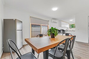 Echuca Moama Holiday Accommodation 1 | In-room dining