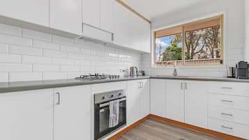 Echuca Moama Holiday Accommodation 1 | Private kitchen