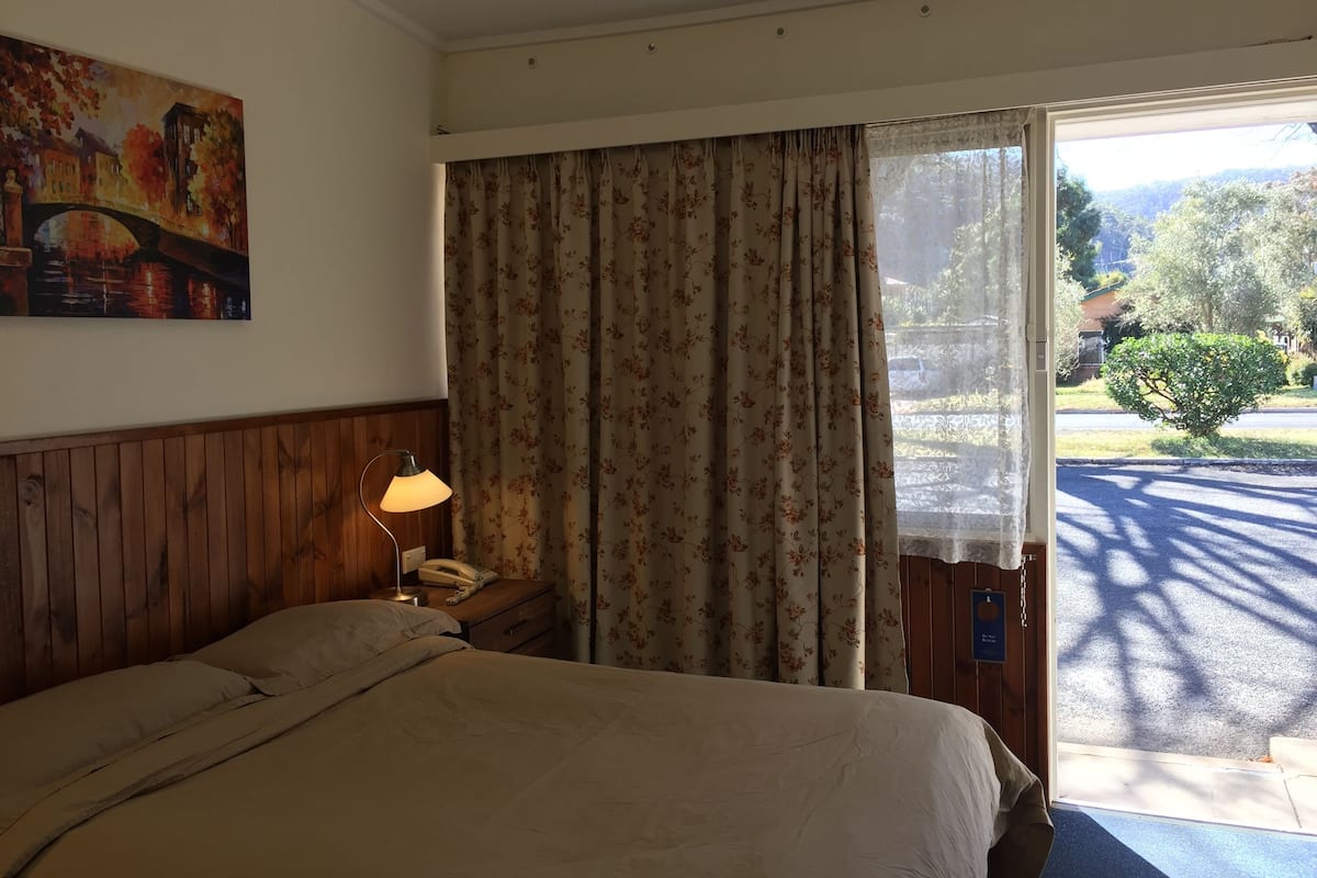 Double Room | Iron/ironing board, free WiFi, bed sheets