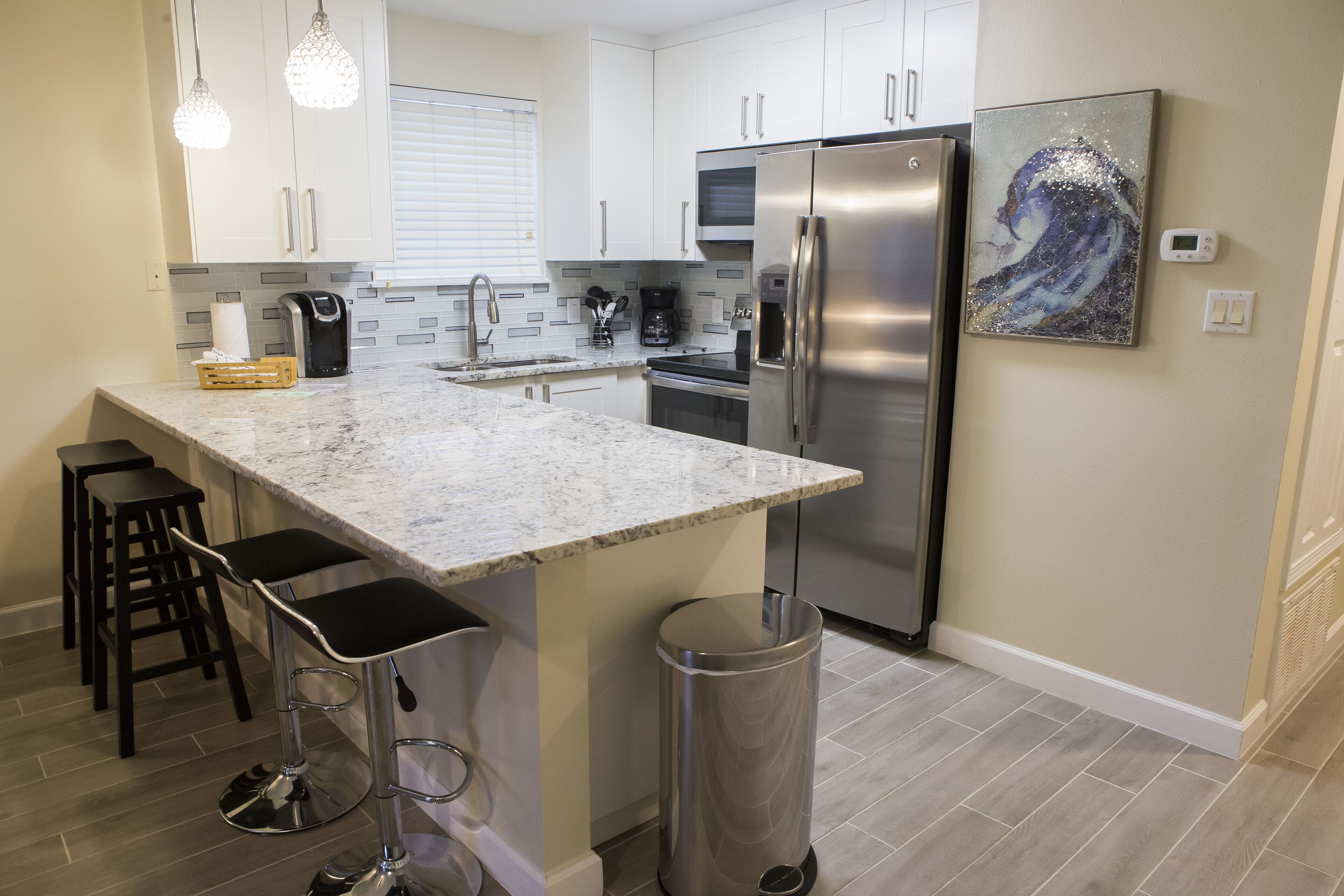 Køleskab, mikrobølgeovn, ovn, kogeplade