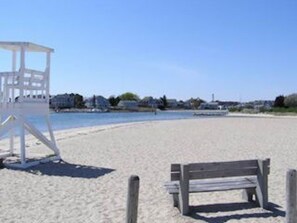 Beach nearby, sun loungers, beach towels