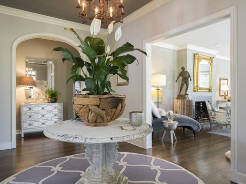 Historiallinen naapurusto.  Koti on näköala Overton Parkille.  Ylellisiä majoituksia.