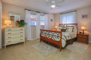 2 bedrooms, desk, iron/ironing board, free WiFi