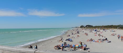 Beach nearby, sun-loungers, beach towels