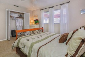 2 habitaciones, escritorio, tabla de planchar con plancha y wifi gratis 