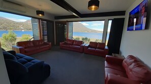 Lounge - Amazing Unique Five-Star Waterfront Retreat (Old Beach)