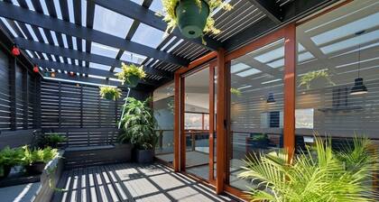 Amazing Unique Five-Star Waterfront Retreat