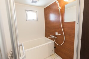 Departamento | Baño | Tina y regadera independientes y amenidades de baño gratuitas 
