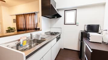 Apartment | Private kitchen | Fridge, microwave, stovetop, electric kettle