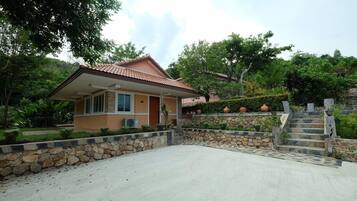 Family Bungalow | Rollaway beds, free WiFi