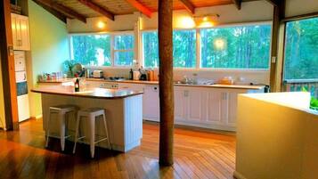 Ferienhaus, 3 Schlafzimmer, eingeschrĂ€nkter Meerblick, am Strand | Eigene KĂŒche | GroĂer KĂŒhlschrank, Ofen, Herdplatte, GeschirrspĂŒler