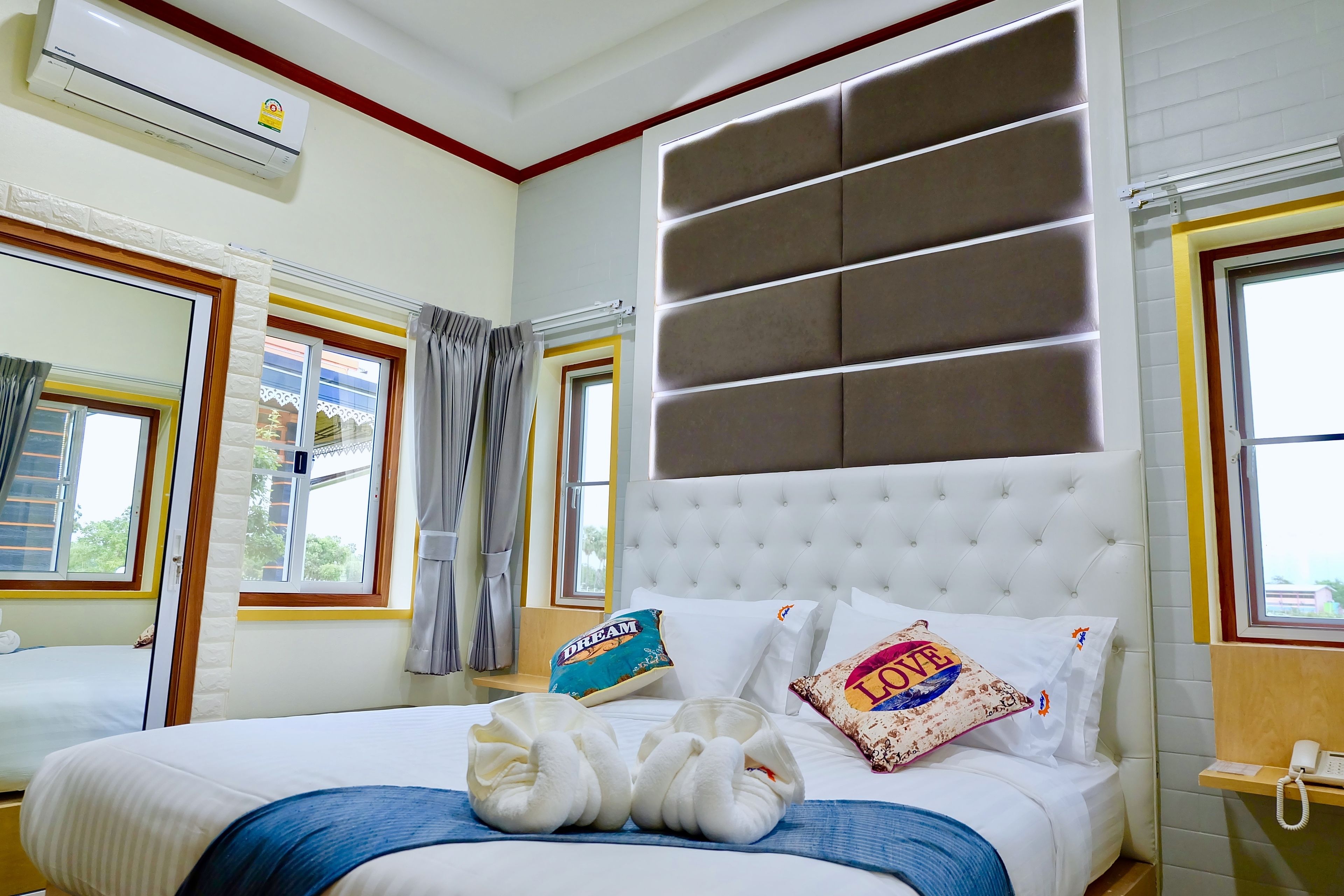 Rideaux occultants, chambres insonorisées, Wi-Fi gratuit