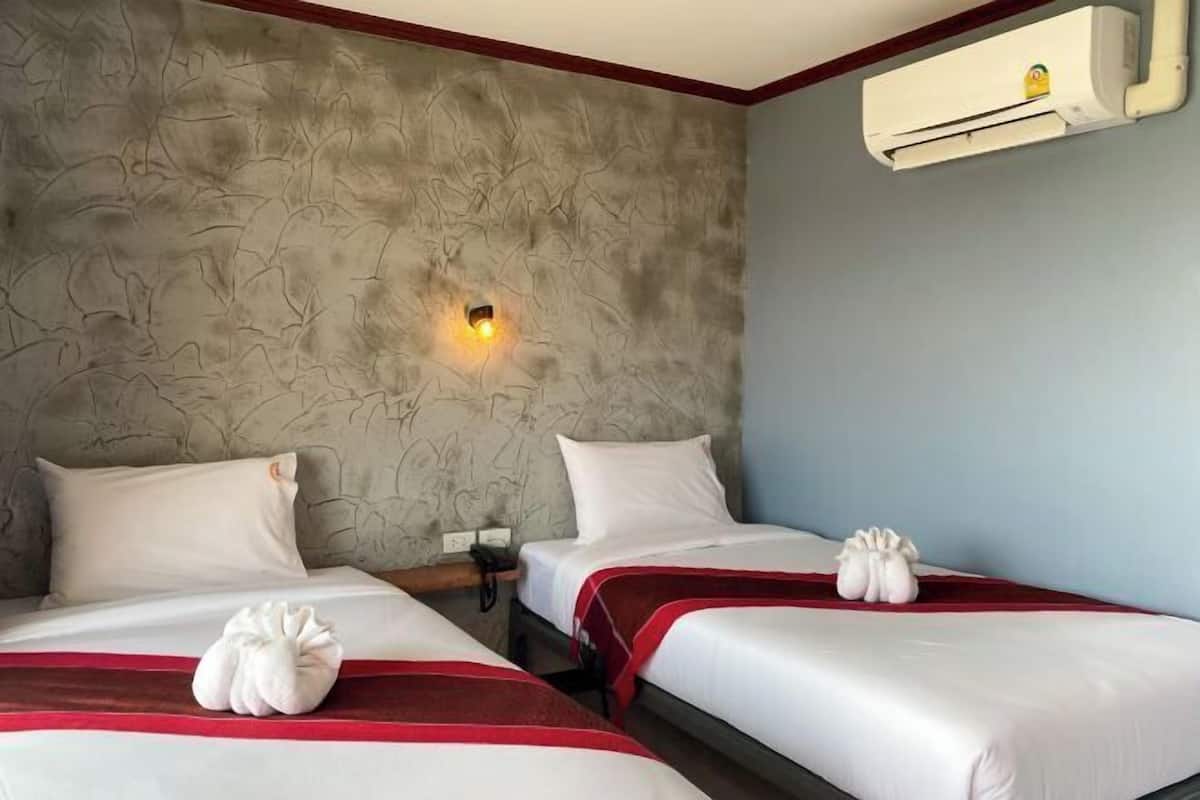 Blackout curtains, soundproofing, free WiFi