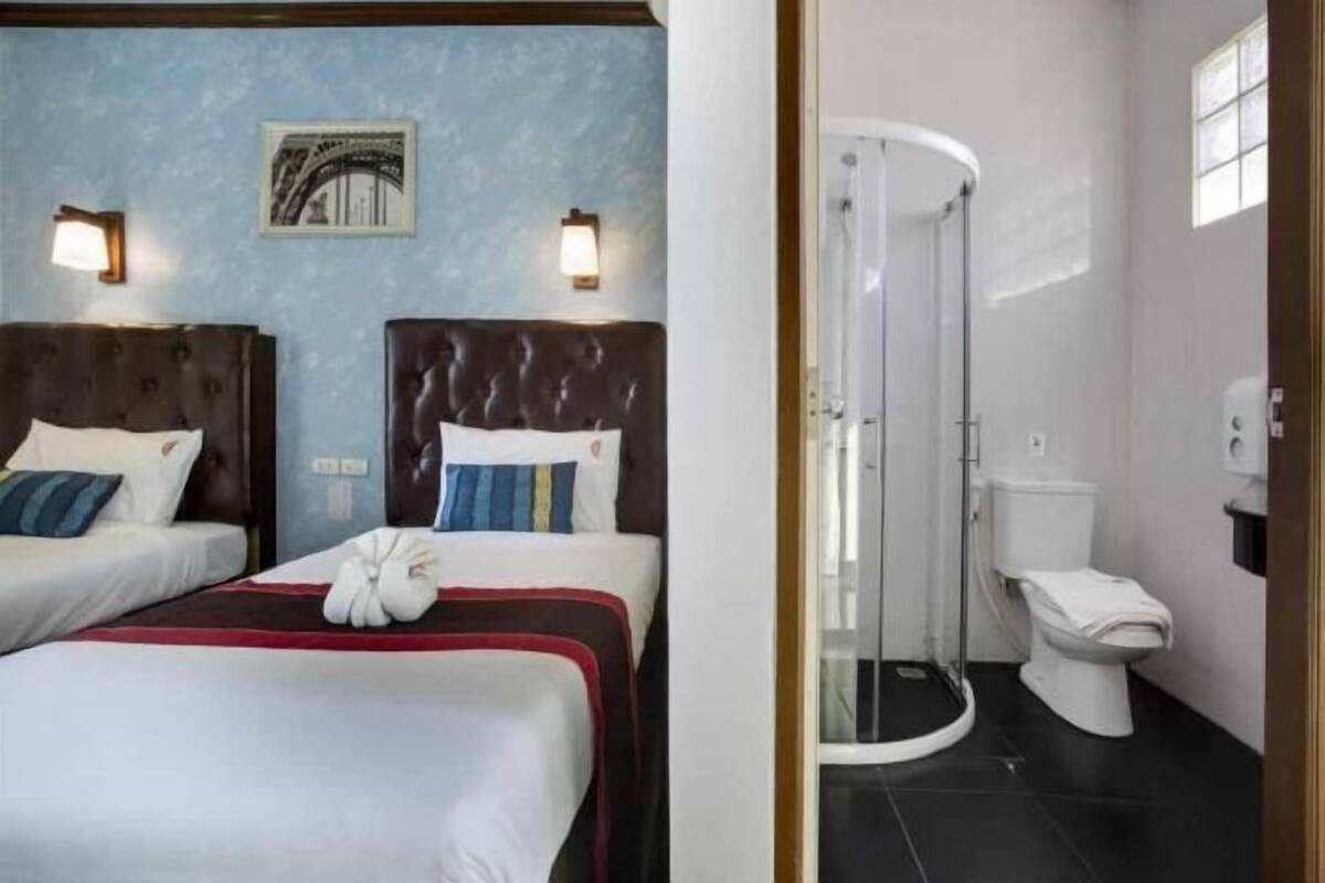 Blackout curtains, soundproofing, free WiFi
