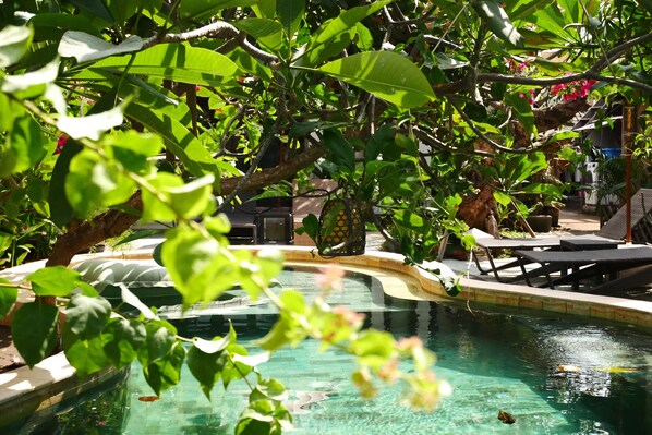 Villa, 1 Bedroom, Pool View, Poolside | Kolam renang terbuka | Kolam renang terbuka, kerusi lepak pantai 