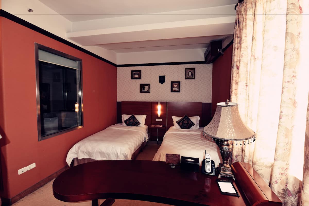 Chambre Luxe avec lits jumeaux, 1 chambre | Couette en duvet d'oie, minibar, bureau, rideaux occultants