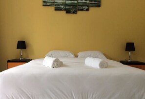 Standard | Desk, blackout drapes, free WiFi, bed sheets - Bai Bai Home (Takua Pa)