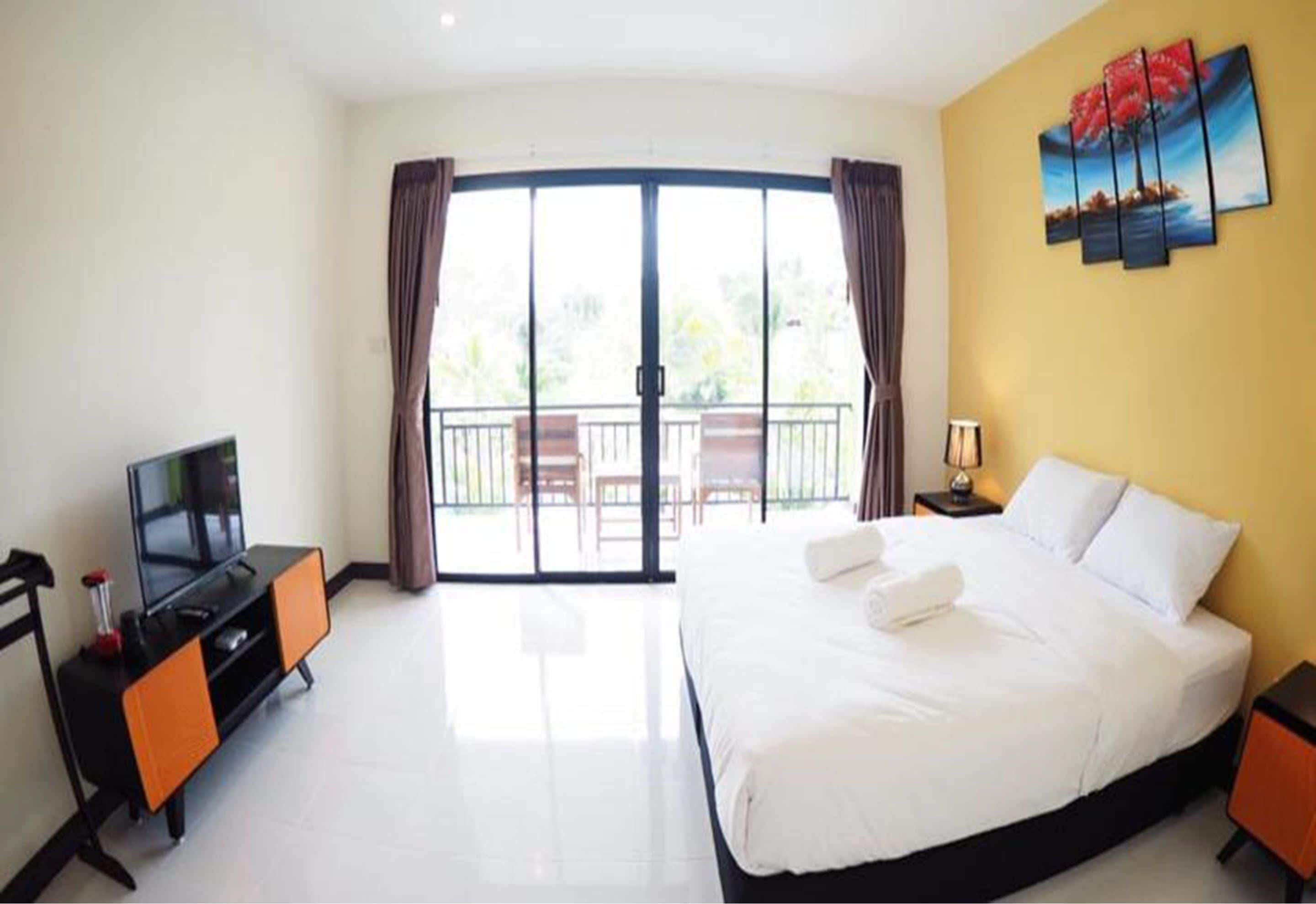 Standard | Escritorio, cortinas opacas, wifi gratis y ropa de cama