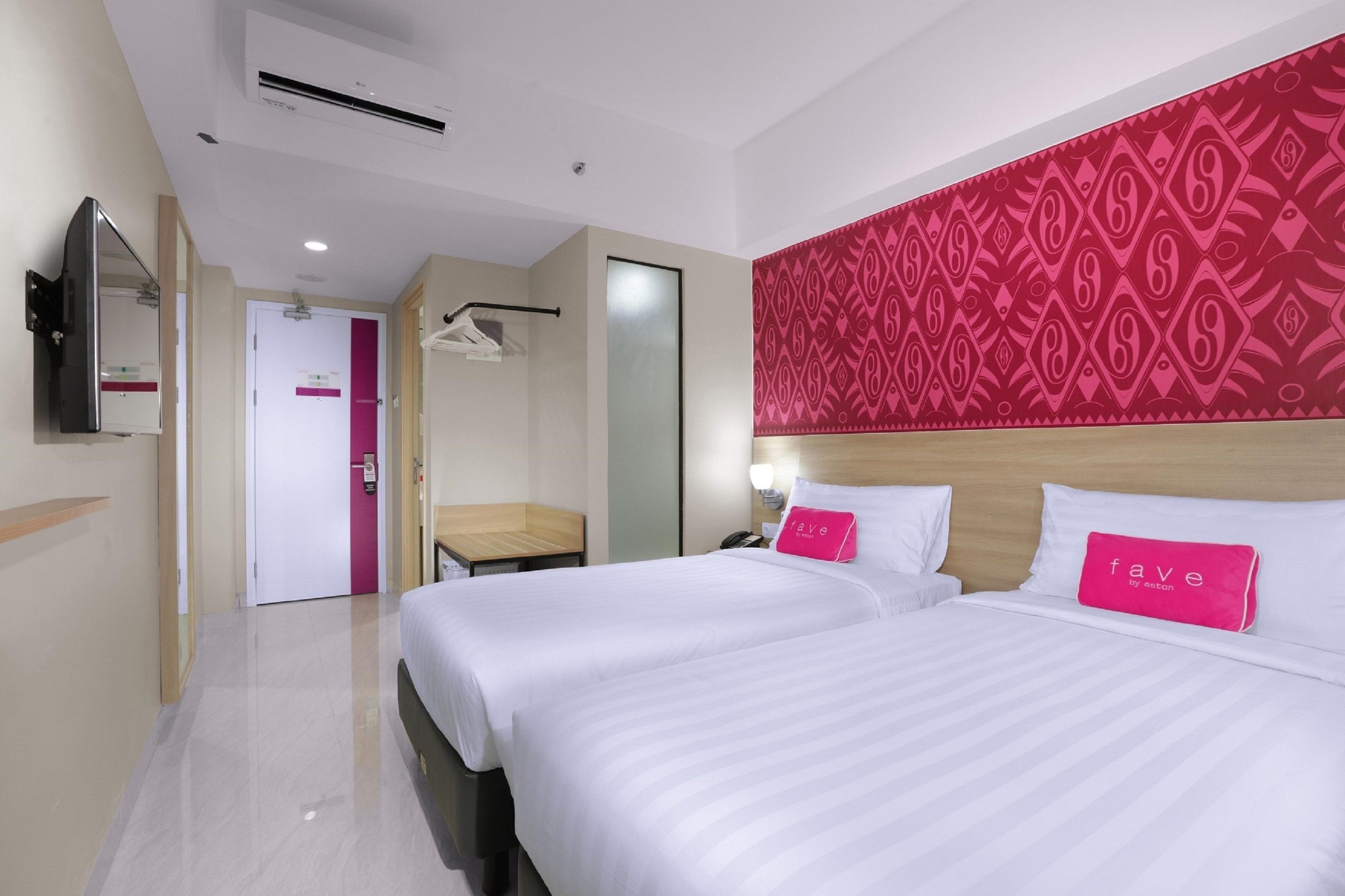 superior twin room | 1 bedroom, minibar, in-room safe, desk