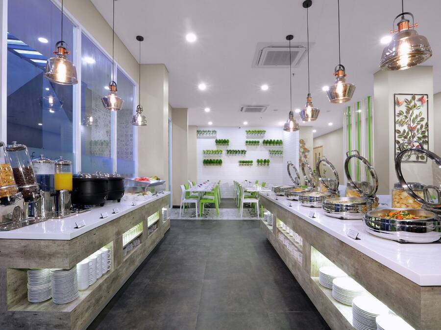 Daily buffet breakfast (IDR 105000 per person)