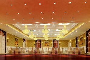 A spacious hall with rows of chairs, chandeliers, and a high ceiling. - Meigaomei International Hotel (Kunshan Lujia) (Kunshan)