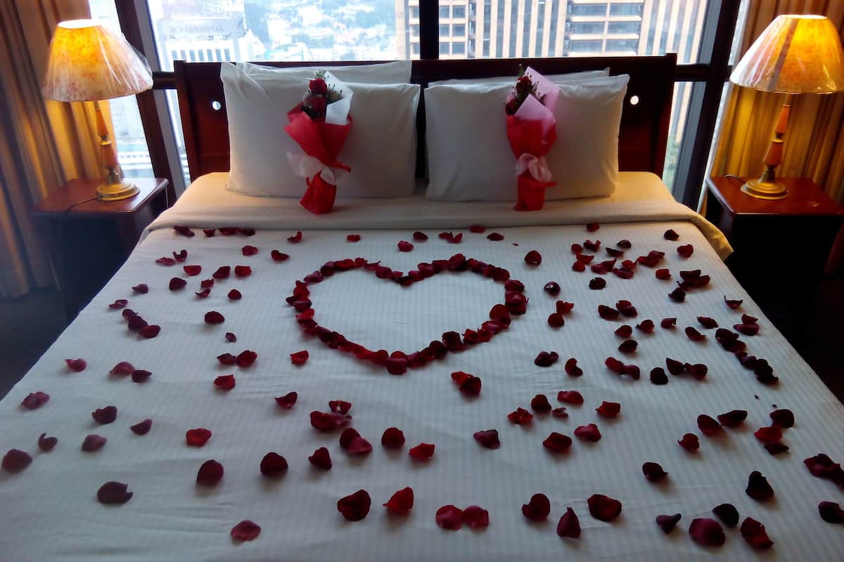 Honeymoon Suite | Desk, soundproofing, iron/ironing board, free WiFi