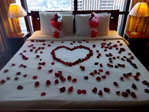 Honeymoon Suite | Desk, soundproofing, iron/ironing board, free WiFi - KL Star Suite at Times Square (Kuala Lumpur)