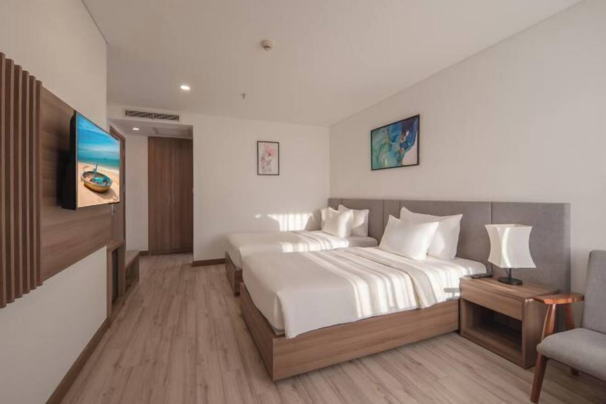 Frigobar, cofres nos quartos, escrivaninha, cortinas blackout