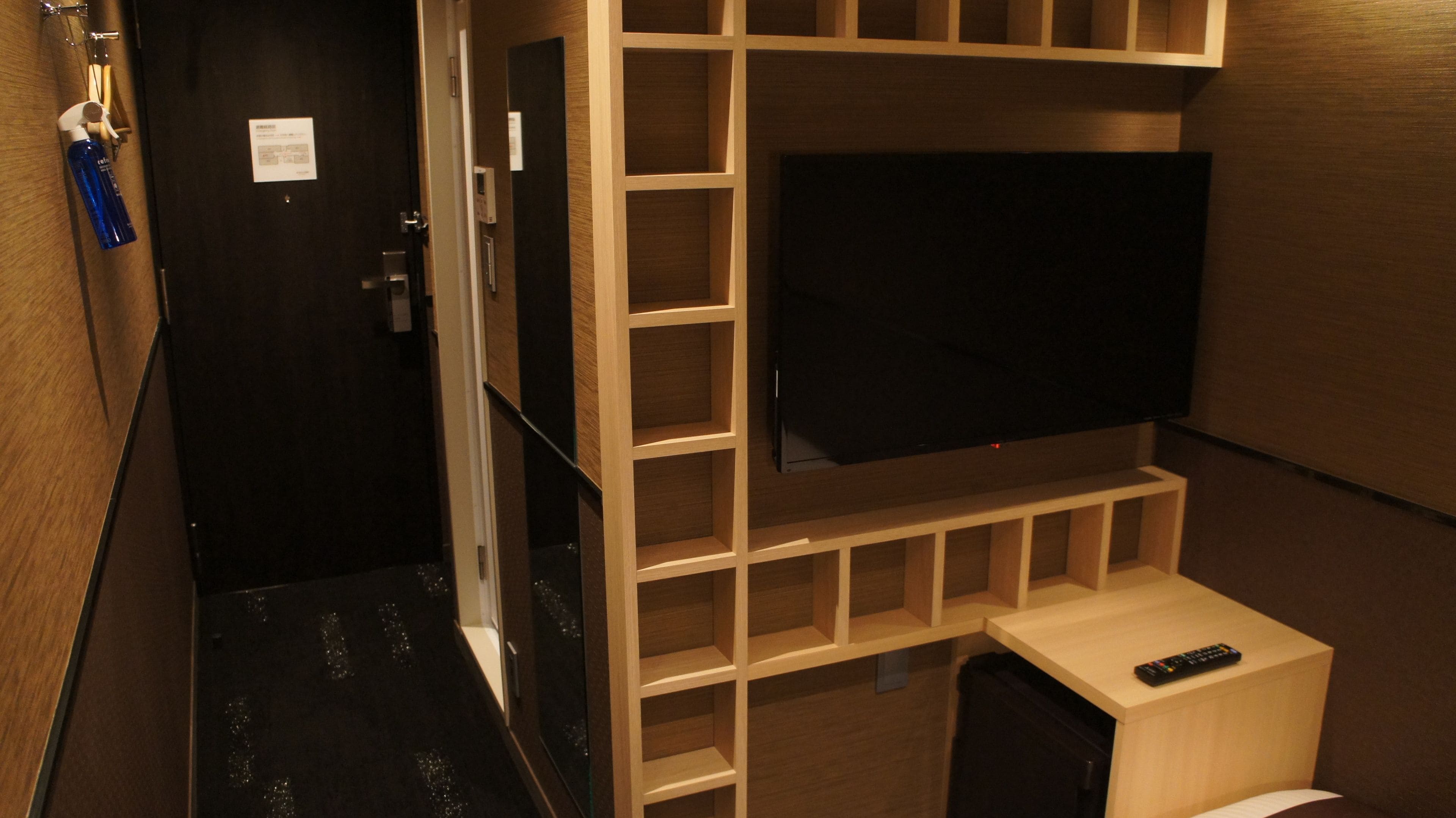 1 bedroom, premium bedding, down duvets, desk