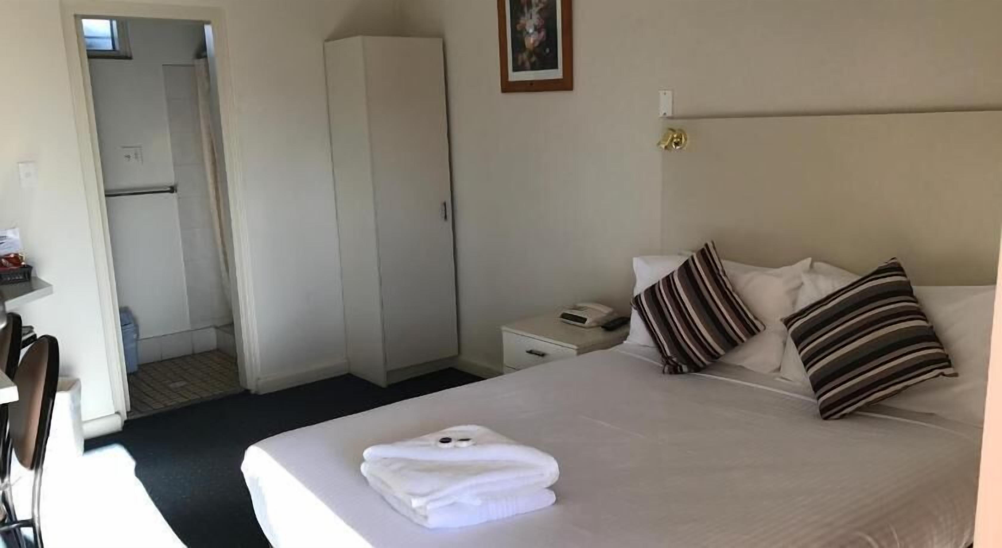 Literie de qualité supérieure, surmatelas, bureau