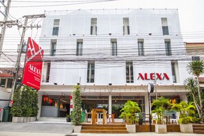 Front of property - ALEXA Nimman - Hostel (Chiang Mai)
