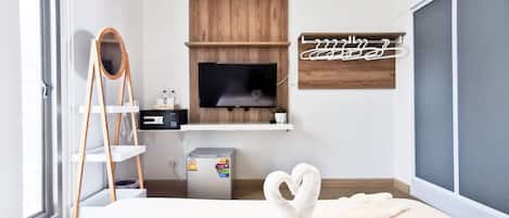 Double Room with Bathroom | 1 bedroom, iron/ironing board, free WiFi, bed sheets