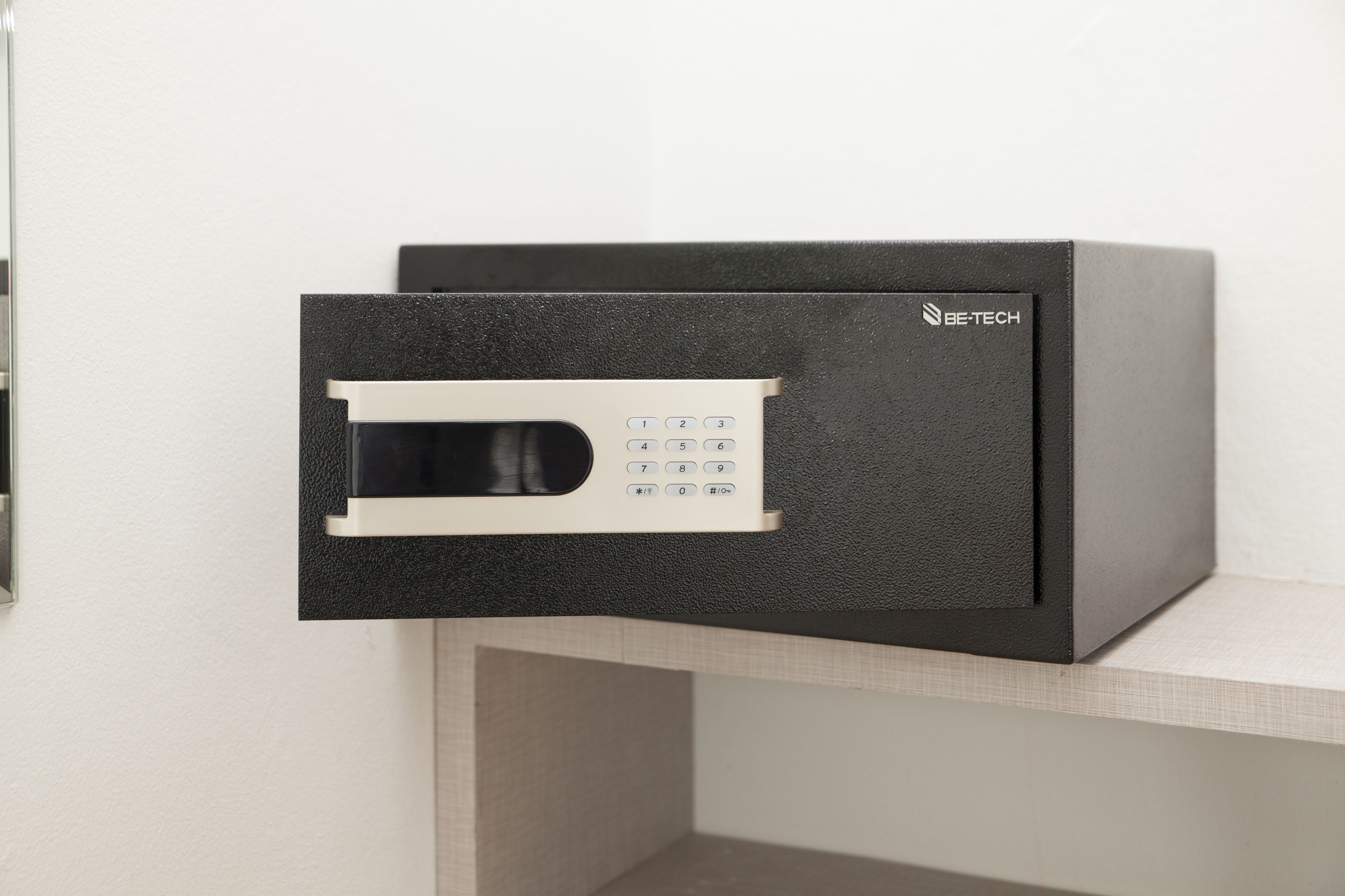 Double Room, Shared Bathroom, No View. | เตารีด/โต๊ะรีดผ้า, Wi-Fi ฟรี, ผ้าปูที่นอน