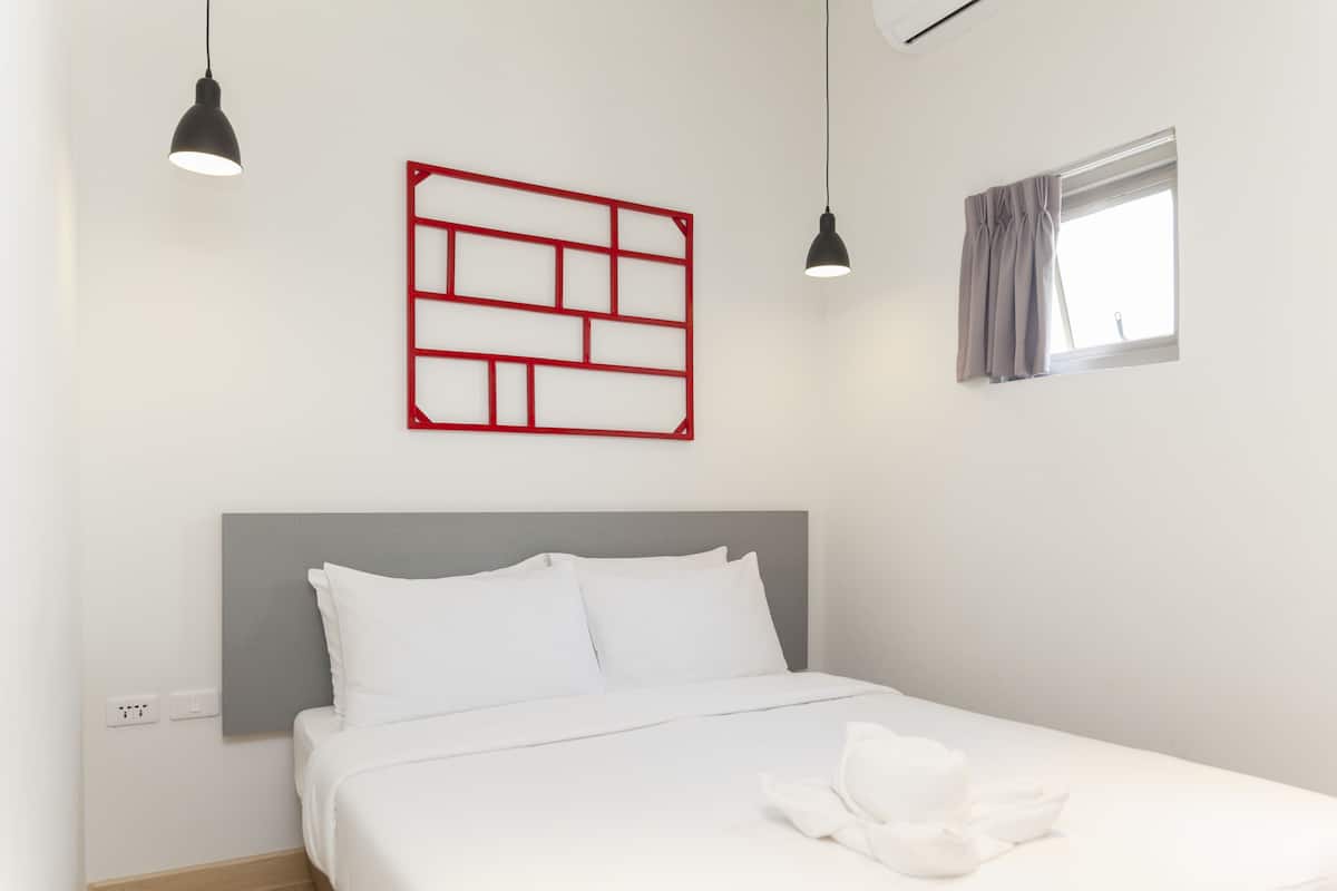 Double Room, Shared Bathroom, No View. | 1 bedroom, iron/ironing board, free WiFi, bed sheets