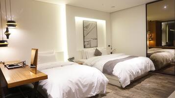 PremierDeluxeTwinA(ExtraBedKRW 20000on-site,mixed-gender not allowed for 3 or more pax/Freebreakfast | Minibar, decoración personalizada, muebles diferentes y escritorio