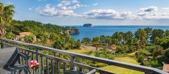 Beachside Whitehouse