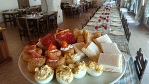 Frokost, lunsj og middag serveres