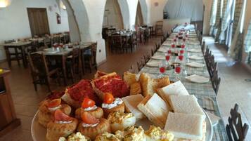 Breakfast, lunch, dinner served; local cuisine