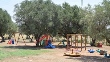 Children’s play area – outdoor