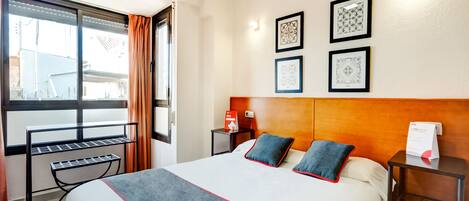 Double Room | Desk, cribs/infant beds, free WiFi, bed sheets