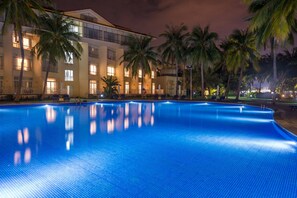 Outdoor pool - Resort Golden Palm Sanya (Sanya)