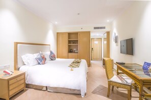 Minibar, in-room safe, desk, blackout curtains - Resort Golden Palm Sanya (Sanya)