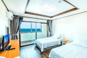 Premier Double Room, 1 Bedroom | Soundproofing, free WiFi - Woorim Hotel (Jeju City)