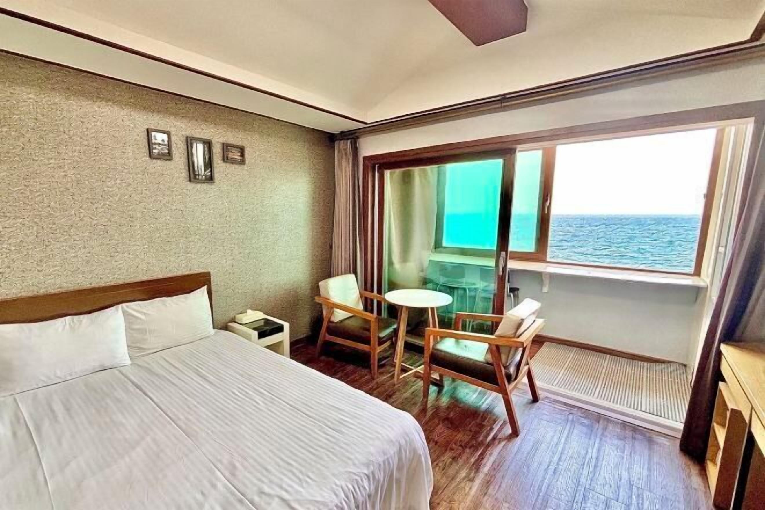 Soundproofing, free WiFi