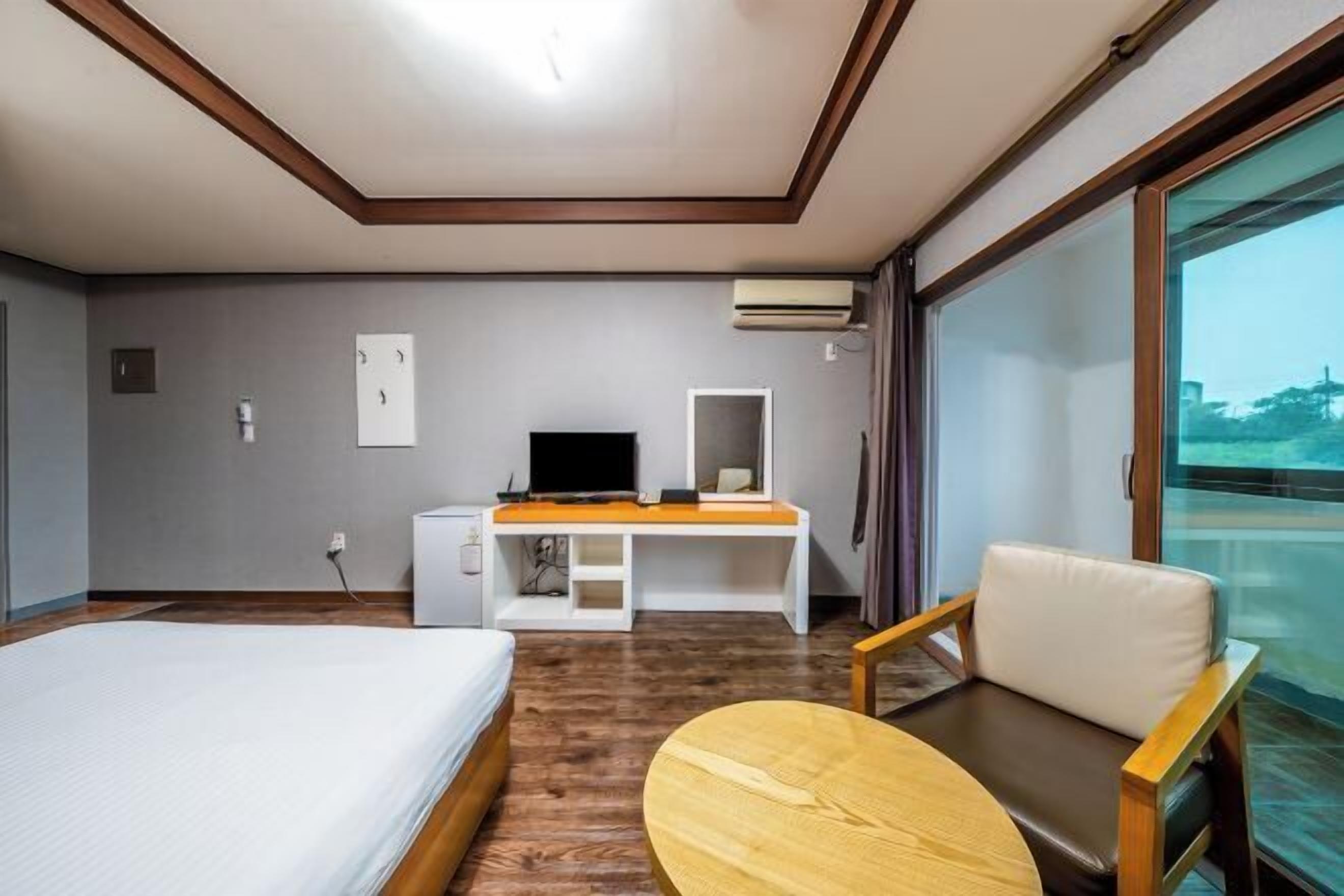 Soundproofing, free WiFi