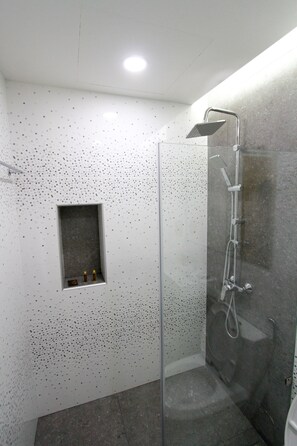 Bathroom shower - Coco at 20 (Bangkok)