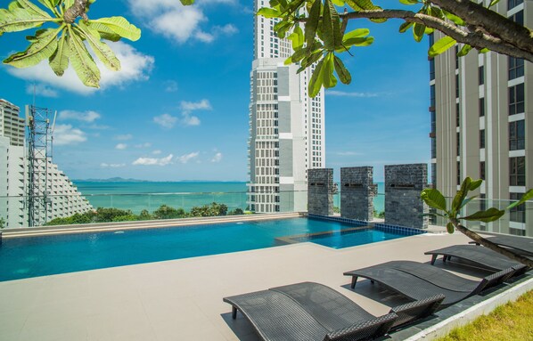 Outdoor pool - Serenity Condo Wongamat by Patsamon (Pattaya)