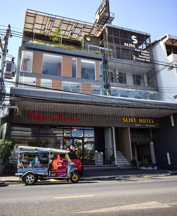Front of property - Slive hotel (Surin)