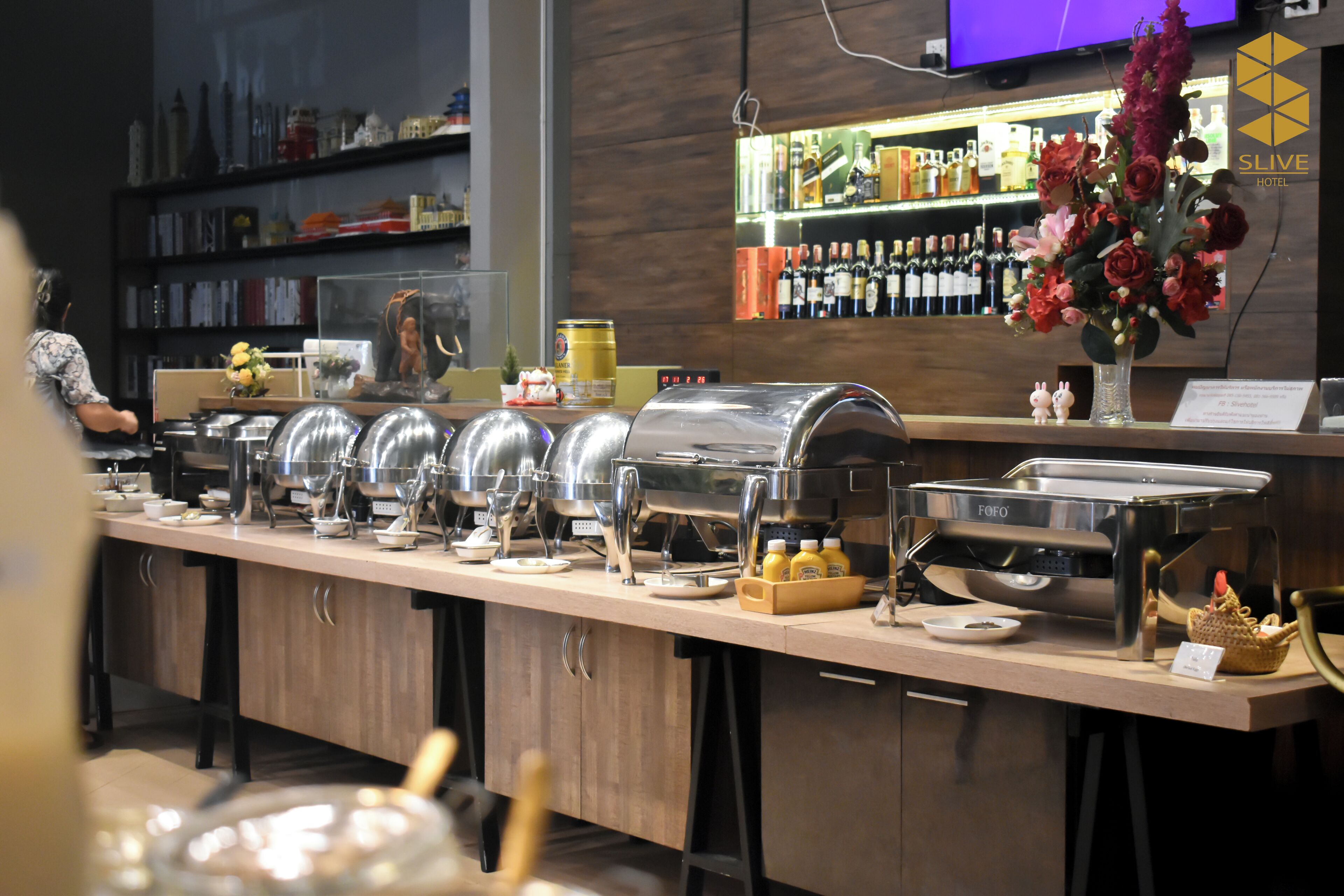 breakfast and lunch served, local and international cuisine