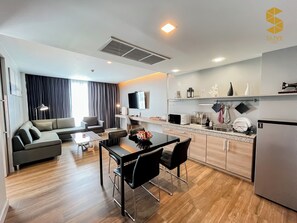 Studio King Room | Cocina privada | Frigorífico, cafetera o tetera y hervidor eléctrico